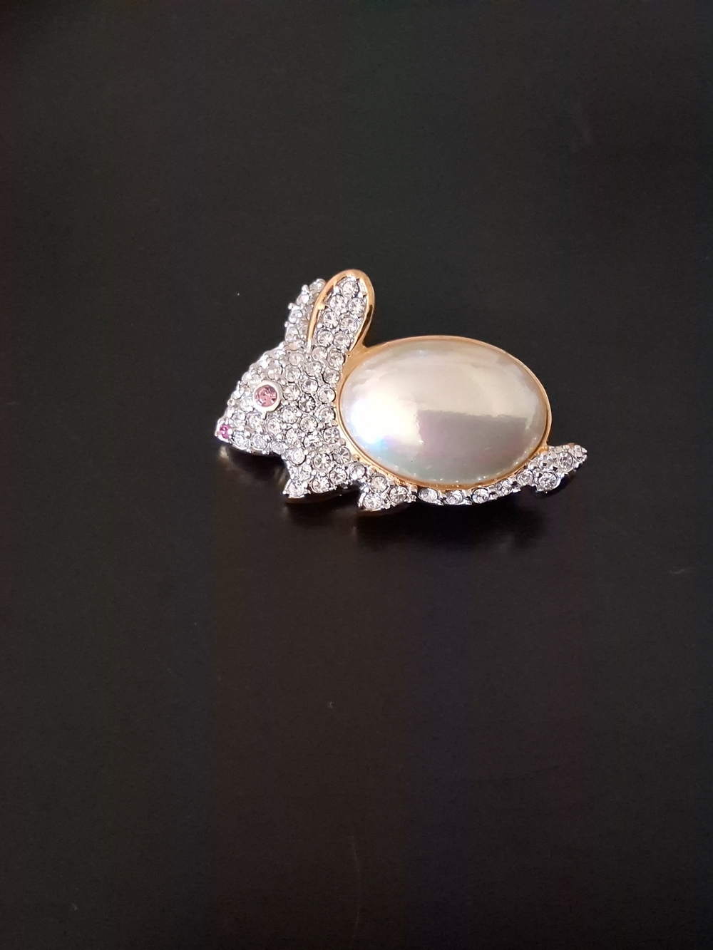 Signed Krementz Bunny Rabbit Pin/Brooch Faux Pearl & Crystals Vintage Gold Tone